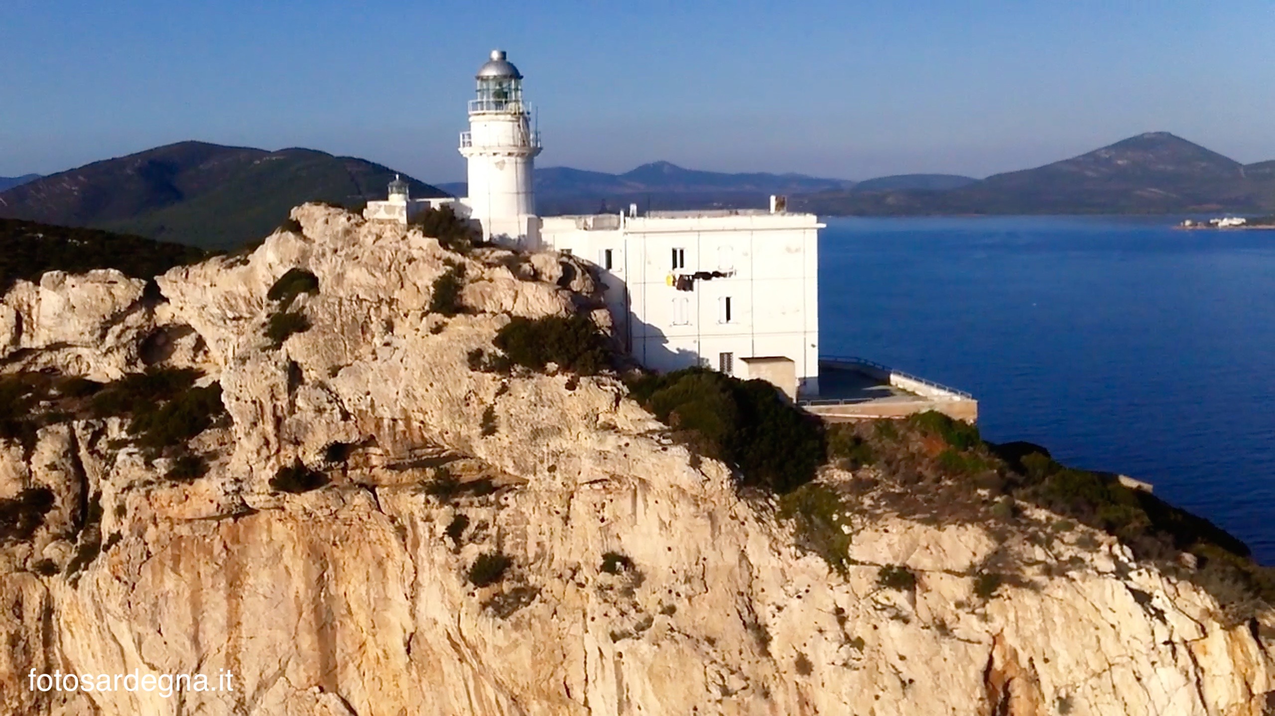 Faro di Capo Caccia, la cui luce è posta a 186 metri sul mare.